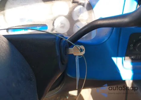 2005 Chevrolet Silverado 1500 Z71 from USA, damaged, VIN 1GCEK19B65Z113674